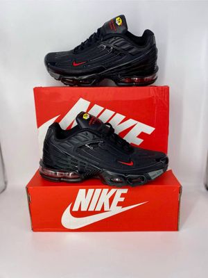 Nike Air Max Plus 3 black red men’s sneakers side view