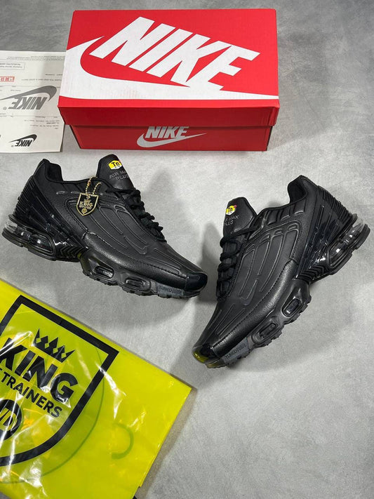Nike Air Max Plus 3 triple black men’s trainers side view